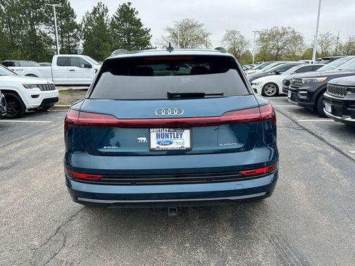 2022 Audi e-tron Premium Plus