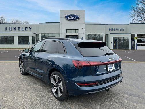 2022 Audi e-tron Premium Plus