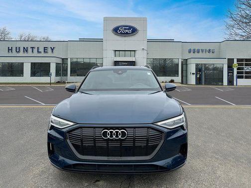 2022 Audi e-tron Premium Plus