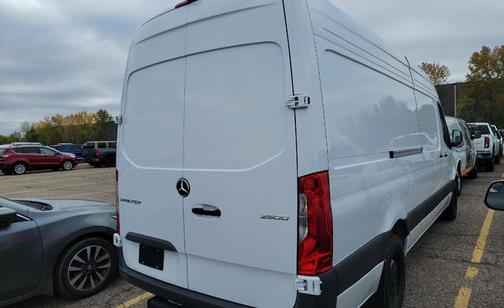 2025 Mercedes-Benz Sprinter 2500 High Roof