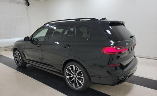 2022 BMW X7 M50i