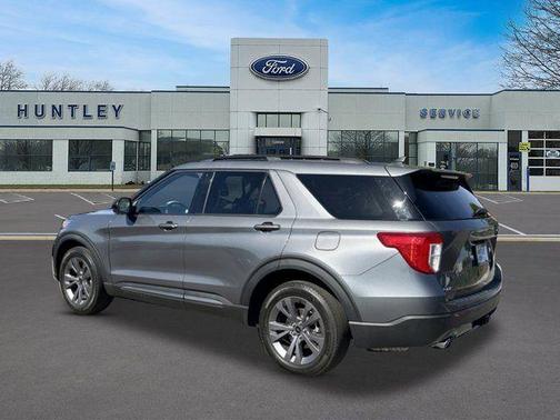Carbonized Gray Metallic 2024 Ford Explorer XLT