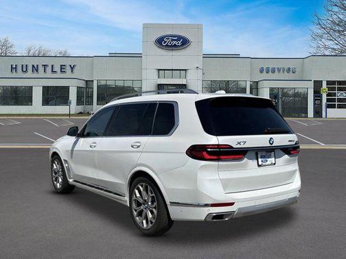 White Metallic 2025 BMW X7 xDrive40i
