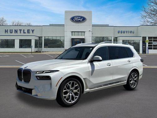 White Metallic 2025 BMW X7 xDrive40i