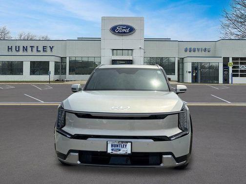 Ivory Silver 2024 Kia EV9 Land