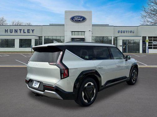 Ivory Silver 2024 Kia EV9 Land