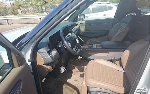 Ivory Silver 2024 Kia EV9 Land