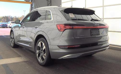 2022 Audi e-tron Premium Plus