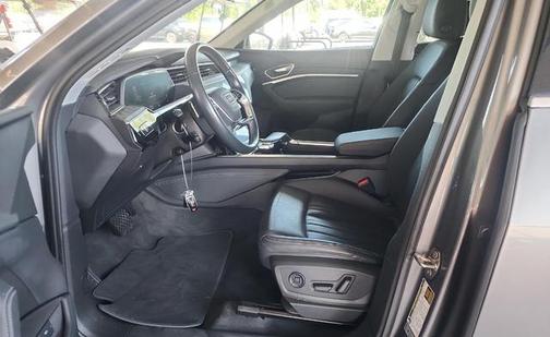 2022 Audi e-tron Premium Plus
