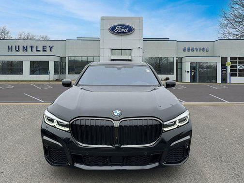 2022 BMW M760 xDrive