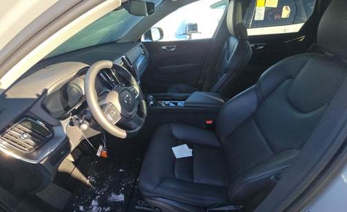 2025 Volvo XC60 B5 Core