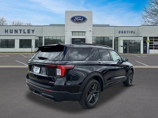 Black Metallic 2025 Ford Explorer ST-Line