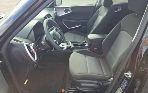 Fusion Black 2025 Kia Soul LX