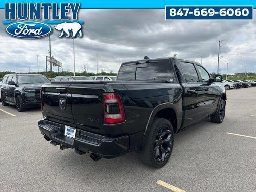 Diamond Black Crystal Pearlcoat 2021 RAM 1500 Limited
