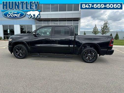 Diamond Black Crystal Pearlcoat 2021 RAM 1500 Limited
