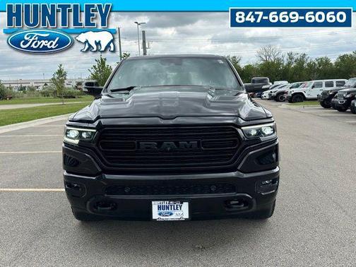 Diamond Black Crystal Pearlcoat 2021 RAM 1500 Limited