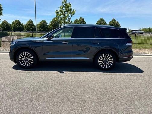 Flight Blue Metallic Clearcoat 2022 Lincoln Aviator Reserve AWD