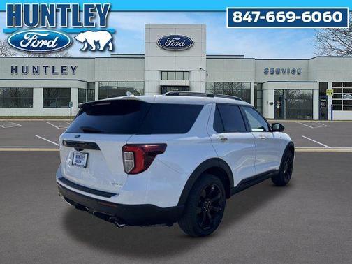 Star White Metallic Tri-Coat 2023 Ford Explorer ST-Line
