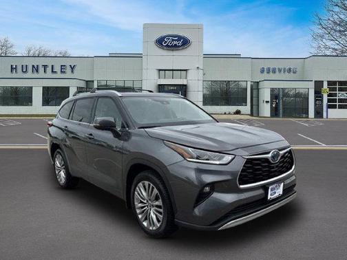 Magnetic Gray Metallic 2023 Toyota Highlander Hybrid Platinum