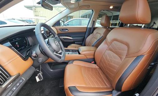 2024 Nissan Pathfinder Platinum FWD