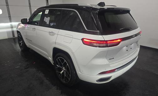 2022 Jeep Grand Cherokee Summit
