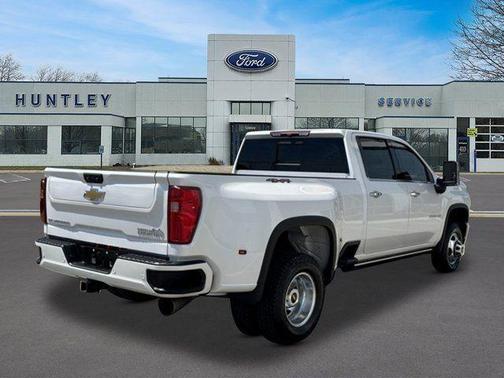 Iridescent Pearl Tricoat 2022 Chevrolet Silverado 3500 High Country