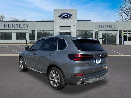 Gray Metallic 2024 BMW X5 xDrive40i