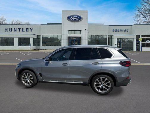 Gray Metallic 2024 BMW X5 xDrive40i