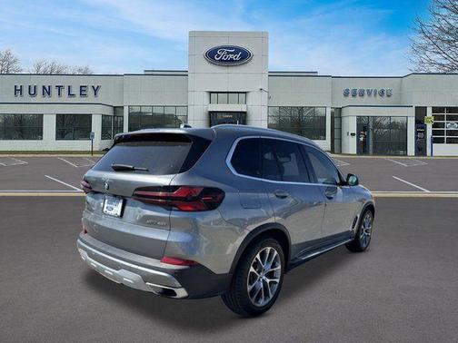 Gray Metallic 2024 BMW X5 xDrive40i