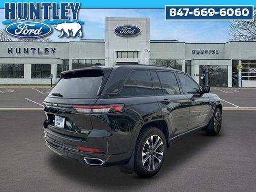 Diamond Black Crystal Pearlcoat 2022 Jeep Grand Cherokee Overland