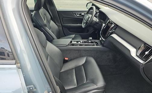 2024 Volvo S60 B5 Core Dark Theme