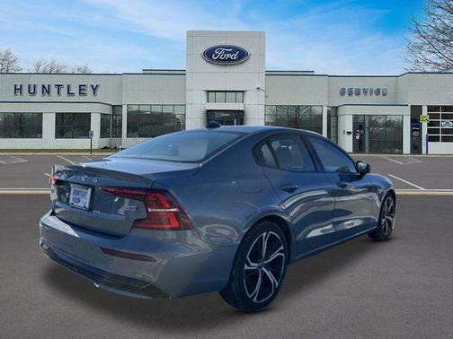 2024 Volvo S60 B5 Core Dark Theme