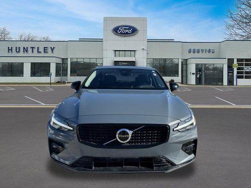 2024 Volvo S60 B5 Core Dark Theme