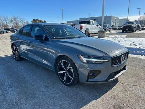 2024 Volvo S60 B5 Core Dark Theme