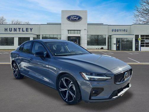 2024 Volvo S60 B5 Core Dark Theme