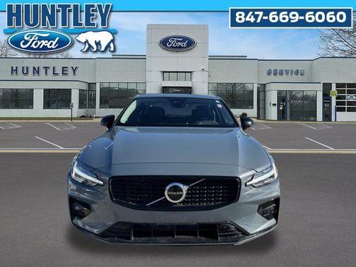 2024 Volvo S60 B5 Core Dark Theme