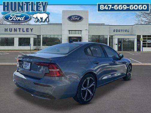 2024 Volvo S60 B5 Core Dark Theme