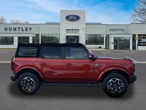 Hot Pepper Red Metallic Tinted Clearcoat 2022 Ford Bronco Outer Banks