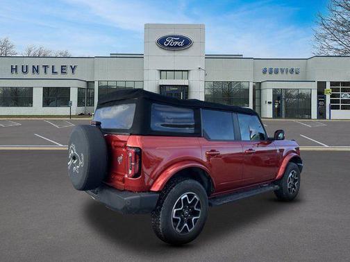 Hot Pepper Red Metallic Tinted Clearcoat 2022 Ford Bronco Outer Banks