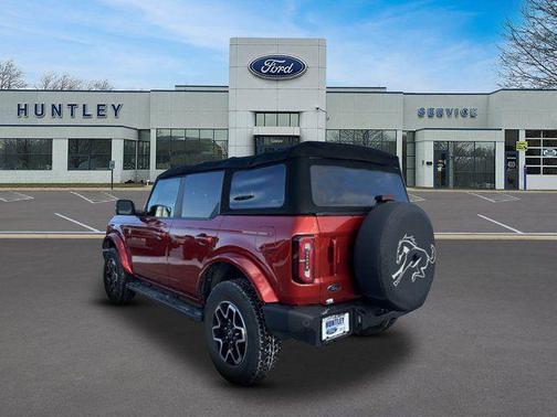 Hot Pepper Red Metallic Tinted Clearcoat 2022 Ford Bronco Outer Banks