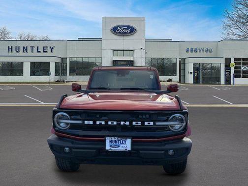 Hot Pepper Red Metallic Tinted Clearcoat 2022 Ford Bronco Outer Banks