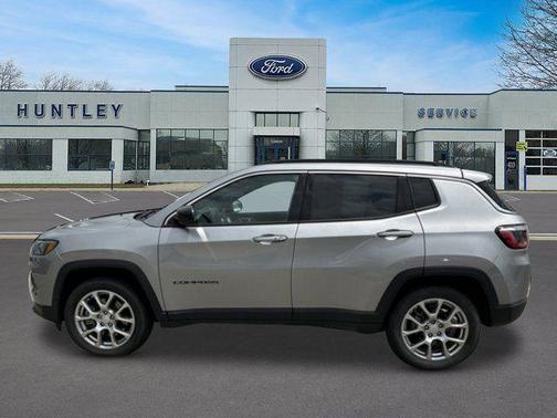 Billet Silver Metallic Clearcoat 2023 Jeep Compass Latitude Lux