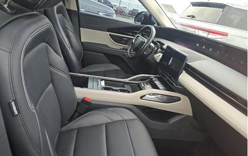 Infinite Black Metallic Clearcoat 2024 Lincoln Nautilus Premiere
