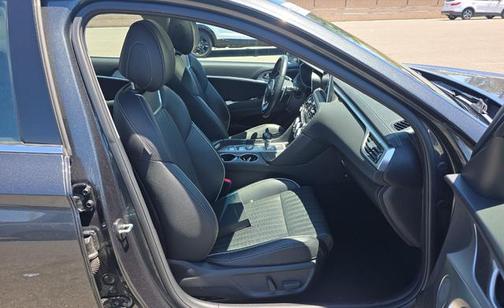 2021 Genesis G70 2.0T RWD