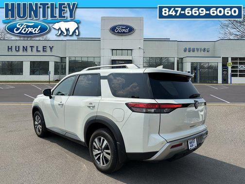 2023 Nissan Pathfinder SL 4WD