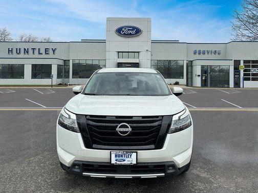 2023 Nissan Pathfinder SL 4WD