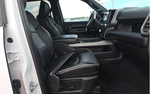Bright White Clearcoat 2022 RAM 2500 Laramie Crew Cab 4x4 6'4' Box