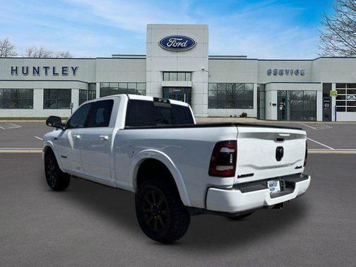 Bright White Clearcoat 2022 RAM 2500 Laramie Crew Cab 4x4 6'4' Box