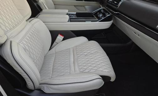 2022 Lincoln Navigator Black Label