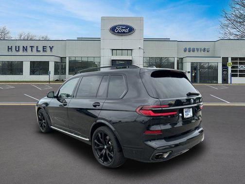 Black Sapphire Metallic 2024 BMW X7 xDrive40i